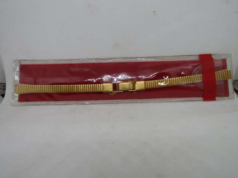 New Old Stock Women's watch Bracelet .7cm across. 1cm at pin