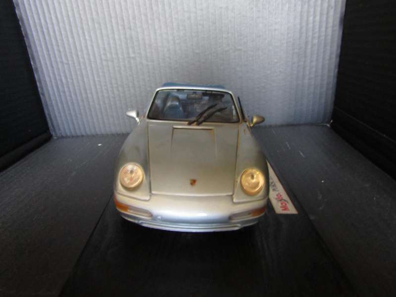 1994 Maisto Porsche 911 Carrera Cabriolet Scale 1:24