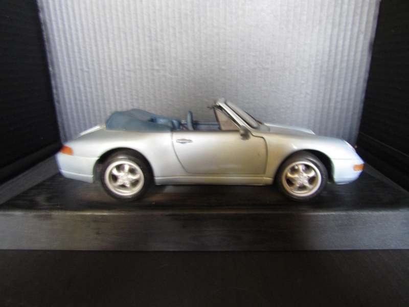 1994 Maisto Porsche 911 Carrera Cabriolet Scale 1:24