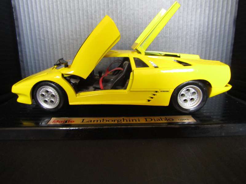 1990 Maisto Lamborghini Diablo Scale 1:24