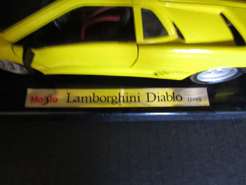 1990 Maisto Lamborghini Diablo Scale 1:24