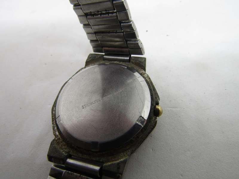 Seiko Men's Day Date Watch 3cm diameter. 100% Working condition with new battery.