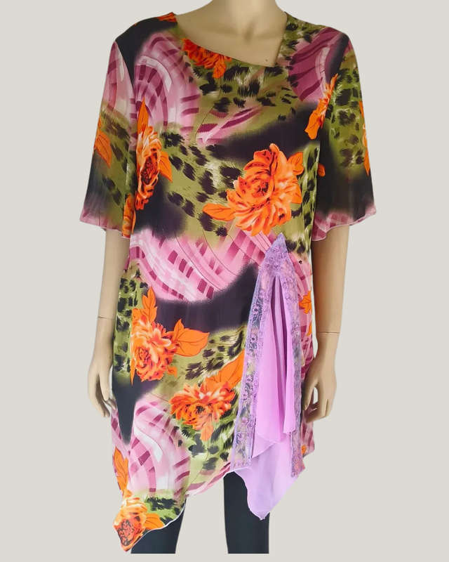 Floral Top from Miao Si size XL.