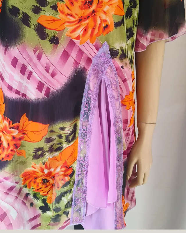Floral Top from Miao Si size XL.