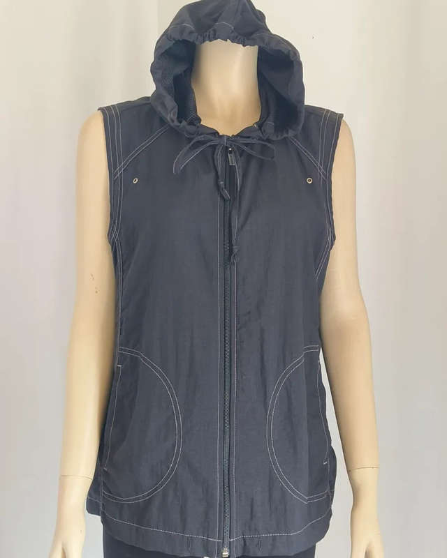 Black Sports Top size Medium