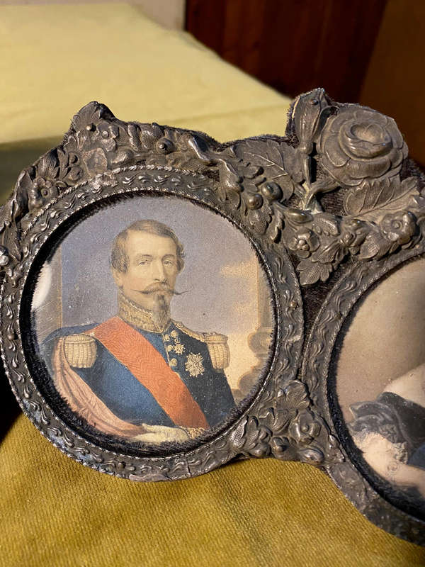 small antique frames x3