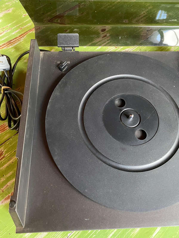 NAD 5120 Stereo Turntable