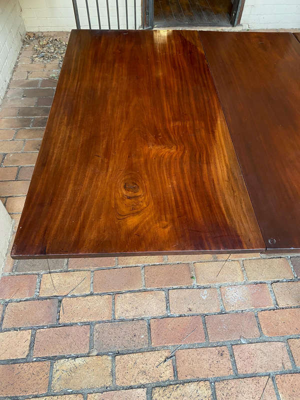 Antique Georgian Mahogany gate leg drop leaf table