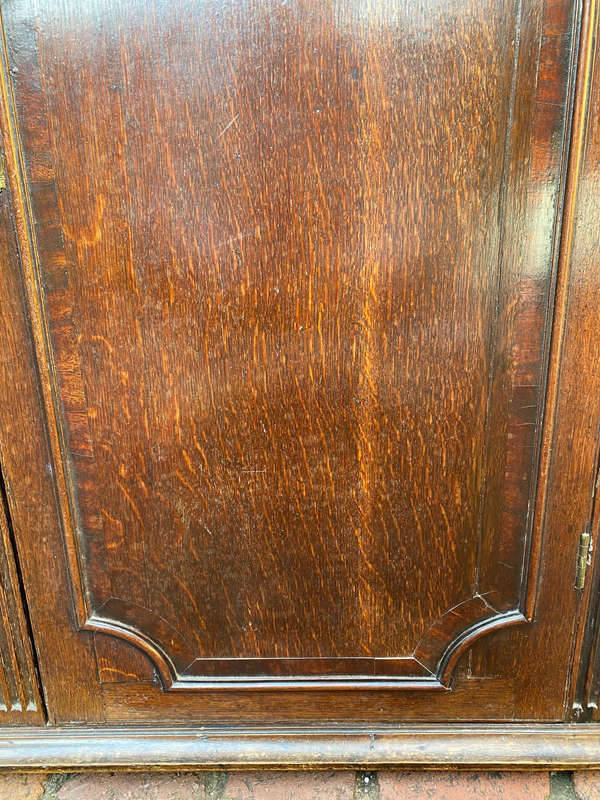 A GEORGE III MAHOGANHY HANGING CORNER CABINET