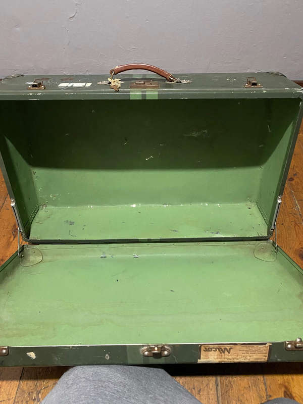 WW2 Military Demob Green Aluminium Suitcase - with key