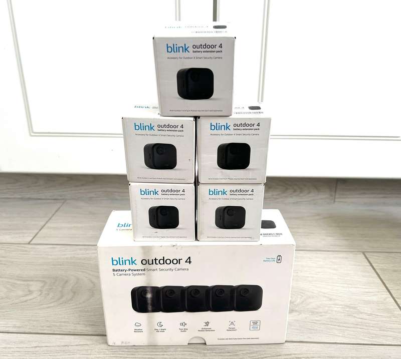 Blink Outdoor 4 Security Bundle: 5 Cameras, 3 Floodlights, 5 Battery Packs