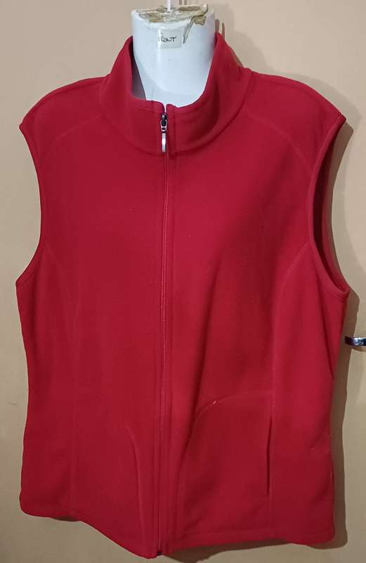 Ladies - Red Sleeveless Jacket - Make - Woolworths - Size - Large