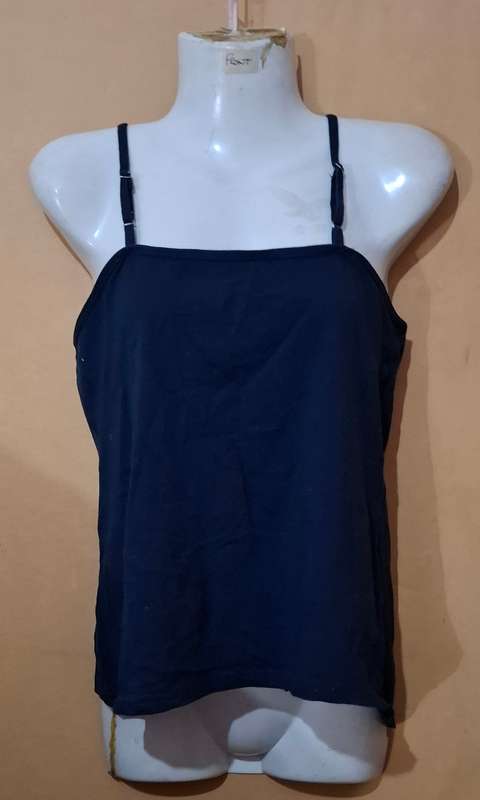Ladies - Black Top - Make - no make - Size - no size