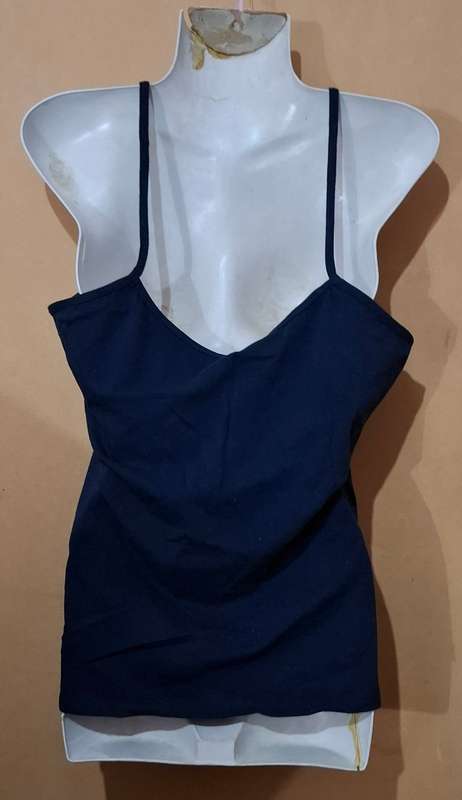 Ladies - Black Top - Make - no make - Size - no size