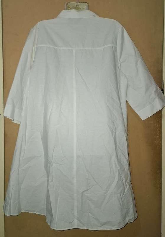 Ladies - White Blouse - Make - Miladys - Size - 16/40