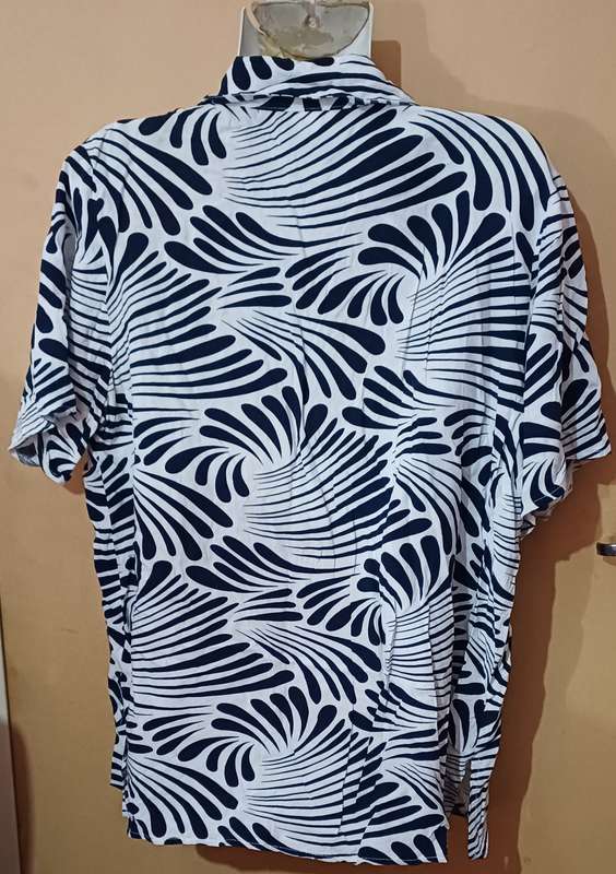 Ladies - Black & White Blouse - Make - Nine 2 Nine - Size - 14/38