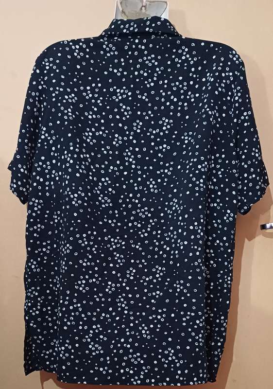 Ladies - Black & White Blouse - Make -Nine 2 Nine - Size - no size