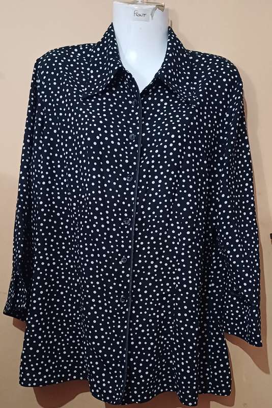 Ladies - Black & White Blouse - Make - Woolworths - Size - 14