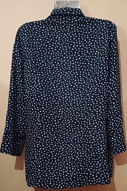 Ladies - Black & White Blouse - Make - Woolworths - Size - 14