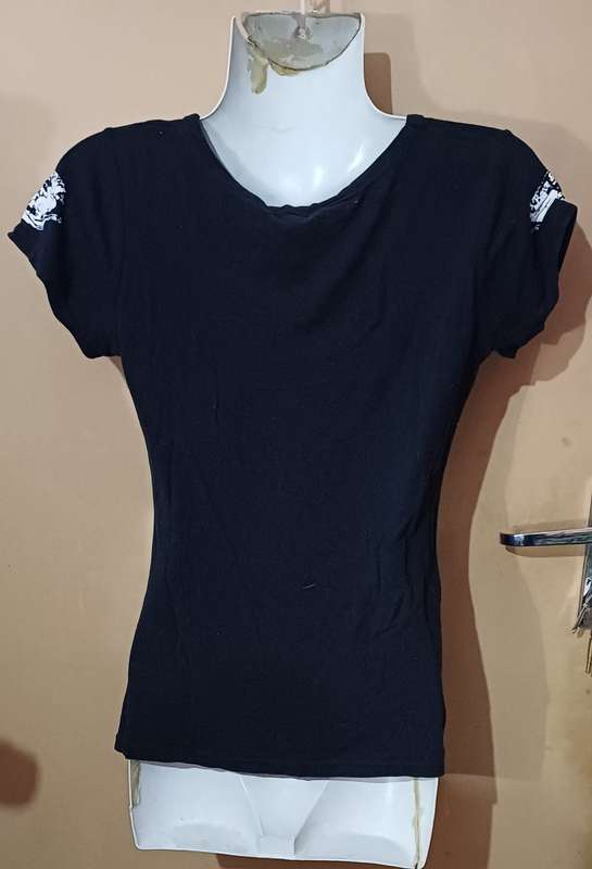 Ladies - Black Top - Make - Mila - Size - L