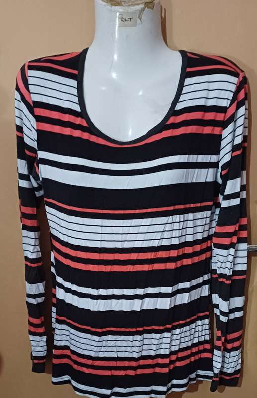 Ladies - Multicolored Top - Make - no make - Size - no size