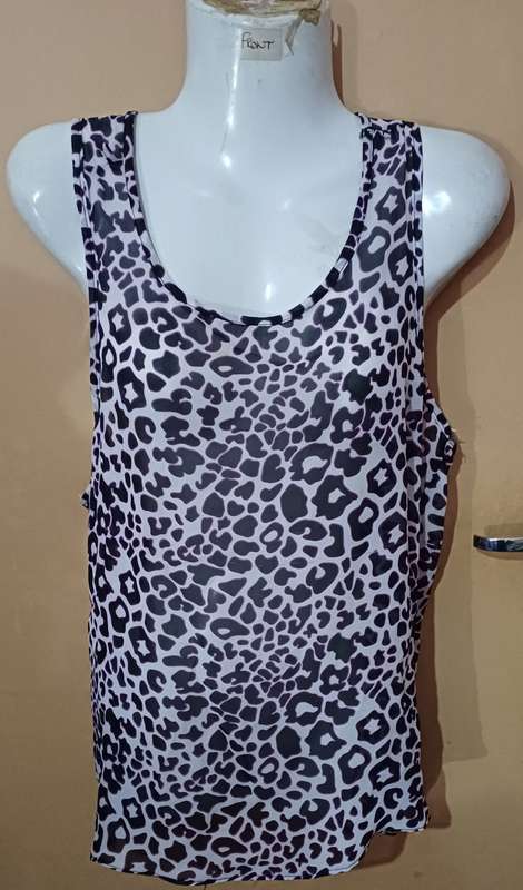 Ladies - Multicolored Top - Make - RT - Size - L