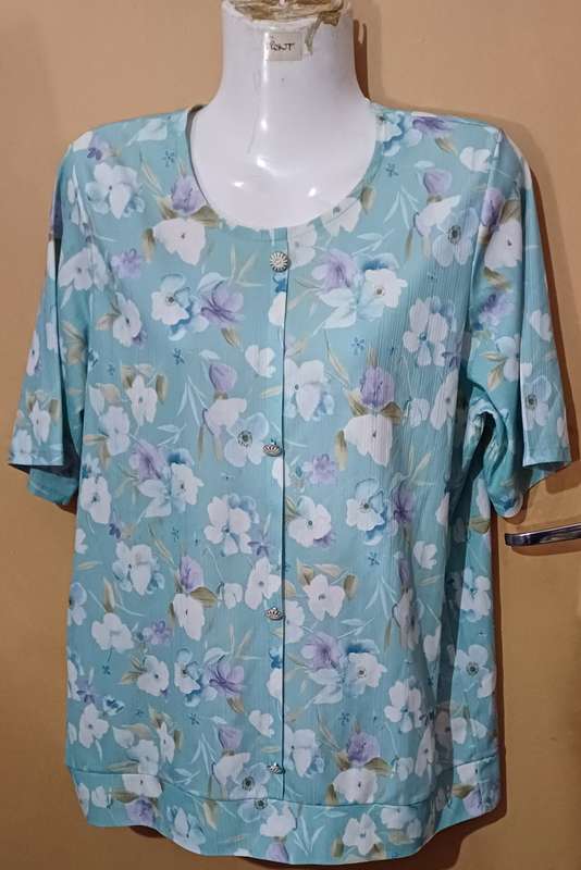 Ladies - Multicolored Top - Make - no make - Size - no size