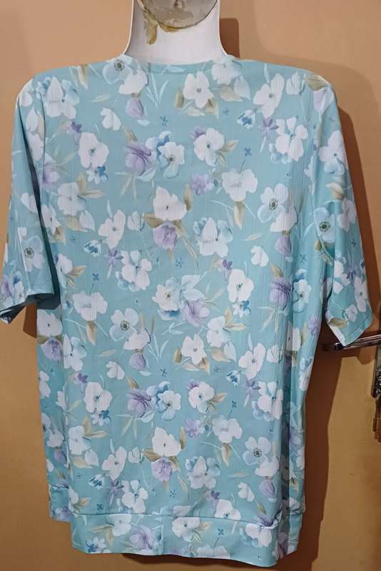 Ladies - Multicolored Top - Make - no make - Size - no size