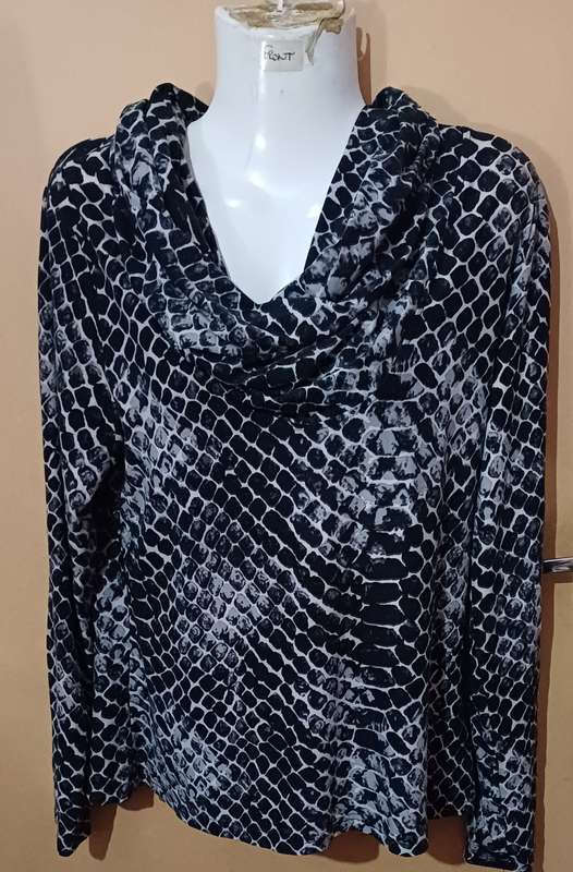 Ladies - Multicolored Pollarneck Top - Make - Miladys - Size - 10/34