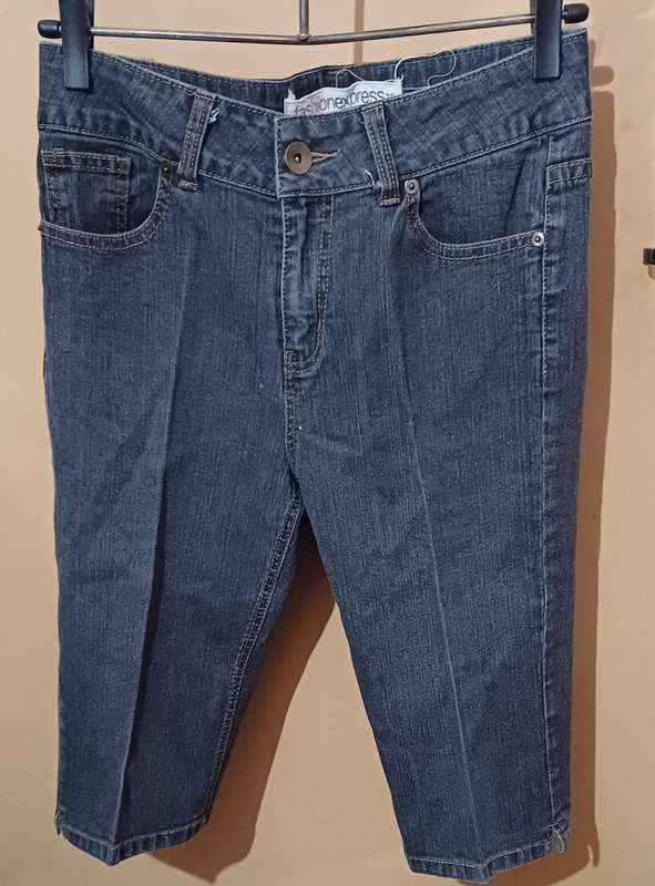 Ladies - 3/4 Blue Jeans - Make - Fashion Express - Size - 10