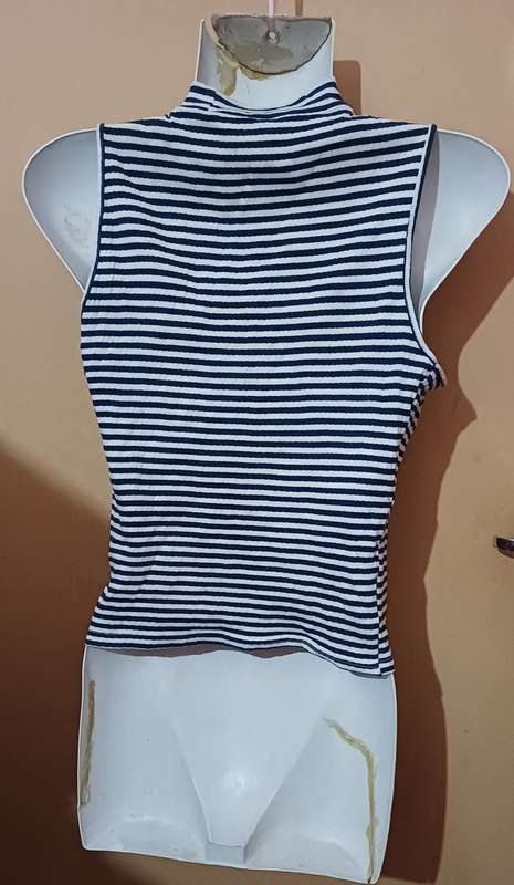 Ladies - Blur & White Top - Make - RT - Size - ZA S, UK 8
