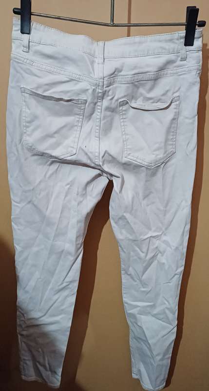 Ladies - White Jeans - Make - HM - Size - EUR 40, UK 12