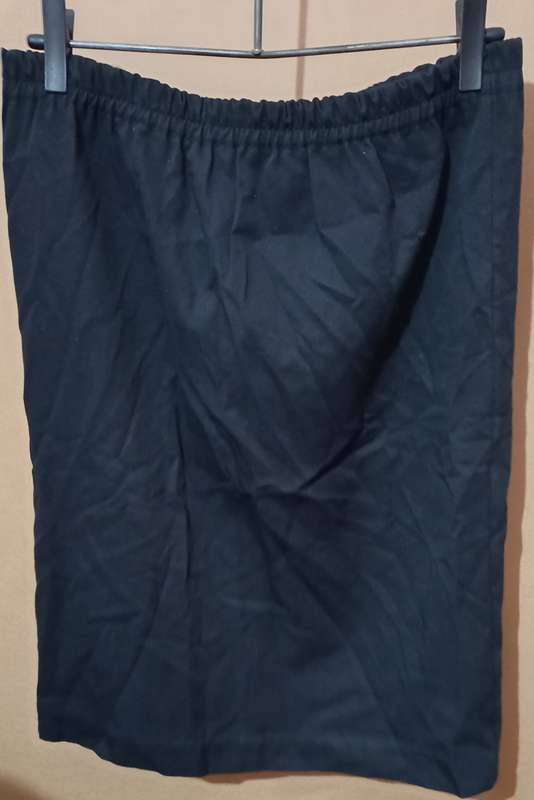 Ladies - Black Skirt - Make - no make - Size - no size