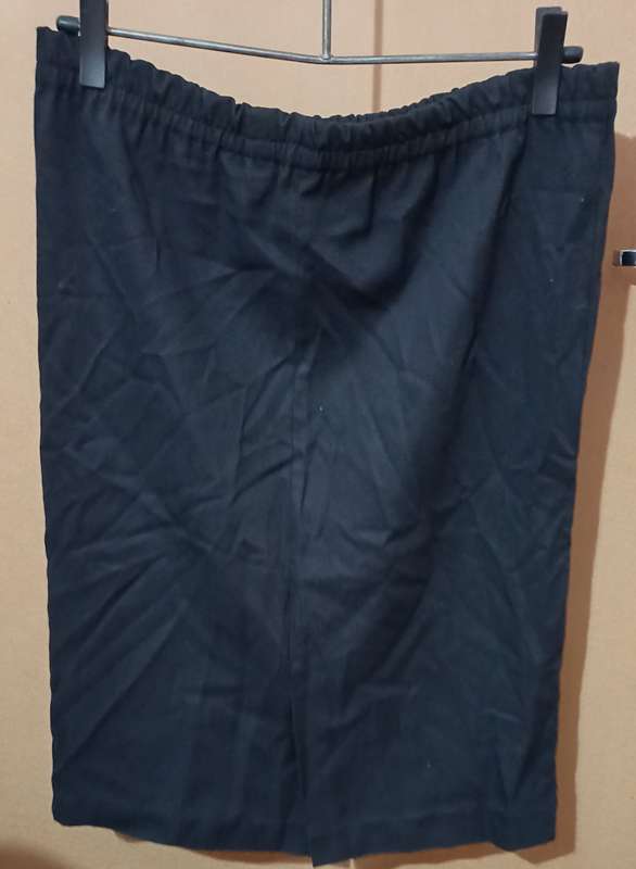 Ladies - Black Skirt - Make - no make - Size - no size