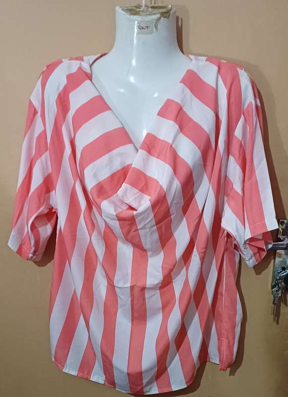 Ladies - Multicolored Top - Make - no make - Size - no size