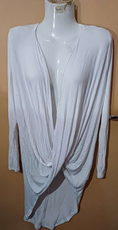 Ladies - White Top - Make - RT - Size - M