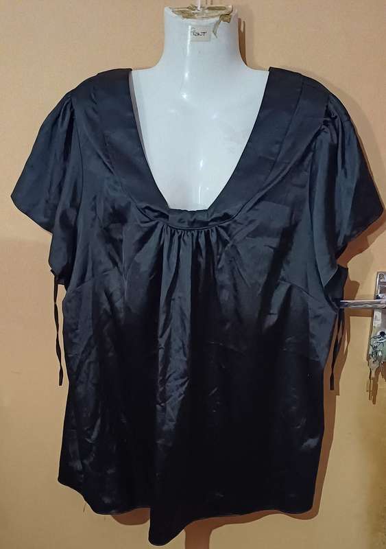 Ladies - Black Top - Make - Zeta - Size - no size