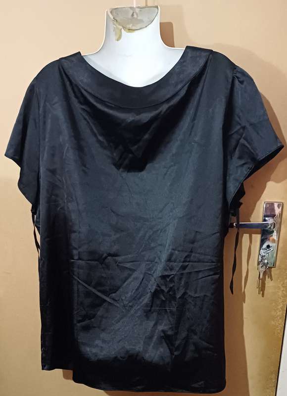 Ladies - Black Top - Make - Zeta - Size - no size