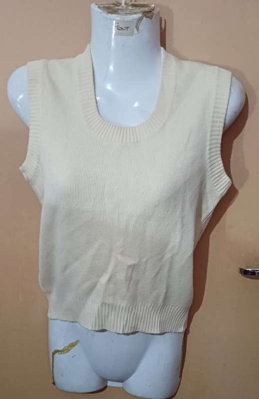 Ladies - Yellow Pullover - Make - no make - Size - no size