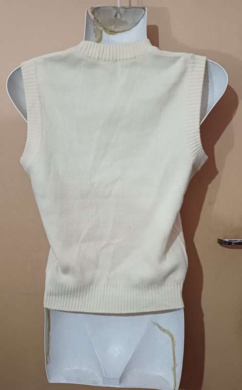 Ladies - Yellow Pullover - Make - no make - Size - no size