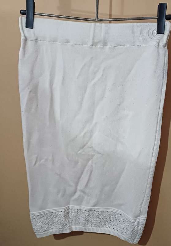 Ladies - Beige Knitted Skirt - Make - no make - Size - no size