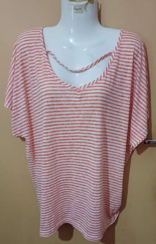 Ladies - Orange & White Top - Make - no make - Size - no size