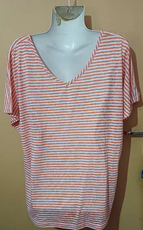 Ladies - Orange & White Top - Make - no make - Size - no size