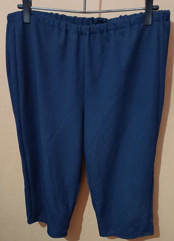 Ladies - 3/4 Blue Pants - Make - no make - Size - no size