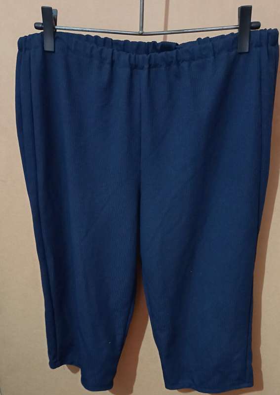 Ladies - 3/4 Blue Pants - Make - no make - Size - no size