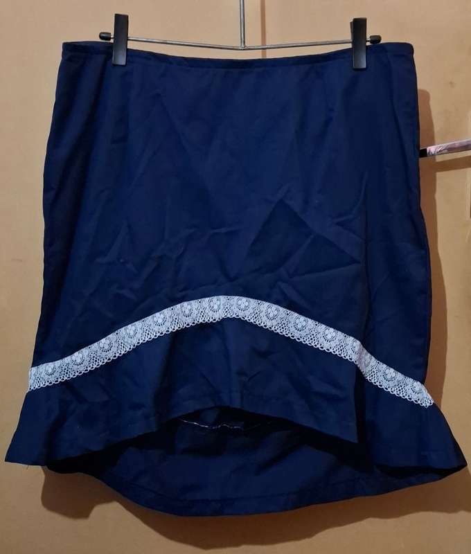 Ladies - Blue & White Skirt - Make - no make - Size - no size