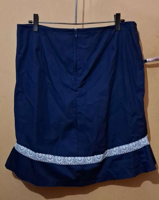 Ladies - Blue & White Skirt - Make - no make - Size - no size