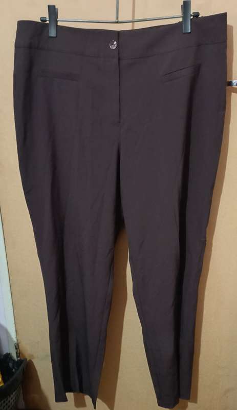 Ladies - 2 Pce Brown Outfit - Make - Miladys Rene Taylor - Size - pants 44 top 42