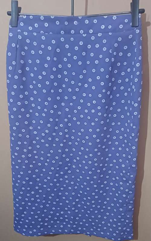 Ladies - 2 Pce Multicolored Outfit - Make - no make - Size - no size
