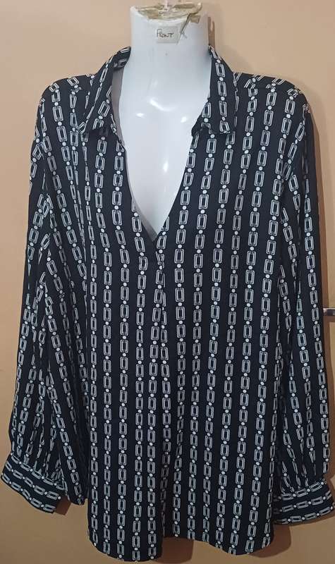 Ladies - Multicolored Blouse - Make - Foschini - Size - 20